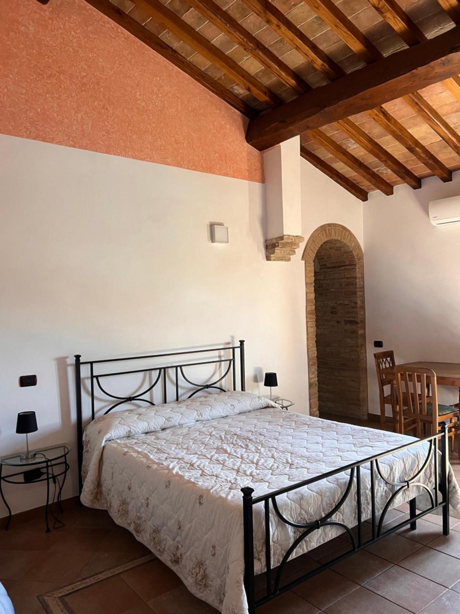 Bed & Breakfast Casale Gregoriano And Apartaments Сан-Джиминьяно Экстерьер фото