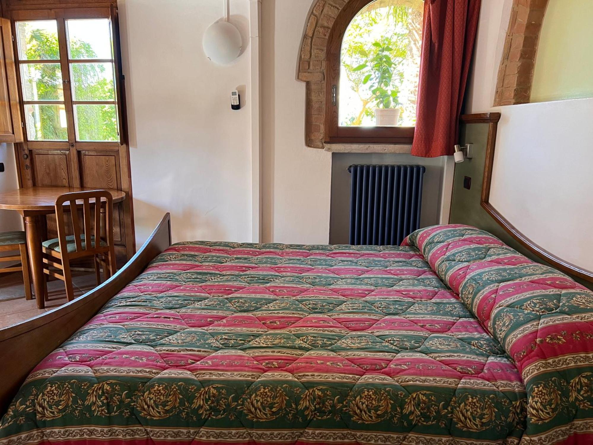 Bed & Breakfast Casale Gregoriano And Apartaments Сан-Джиминьяно Экстерьер фото