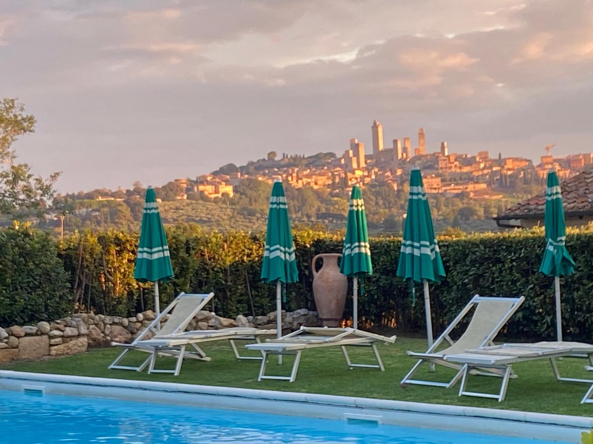 Bed & Breakfast Casale Gregoriano And Apartaments Сан-Джиминьяно Экстерьер фото