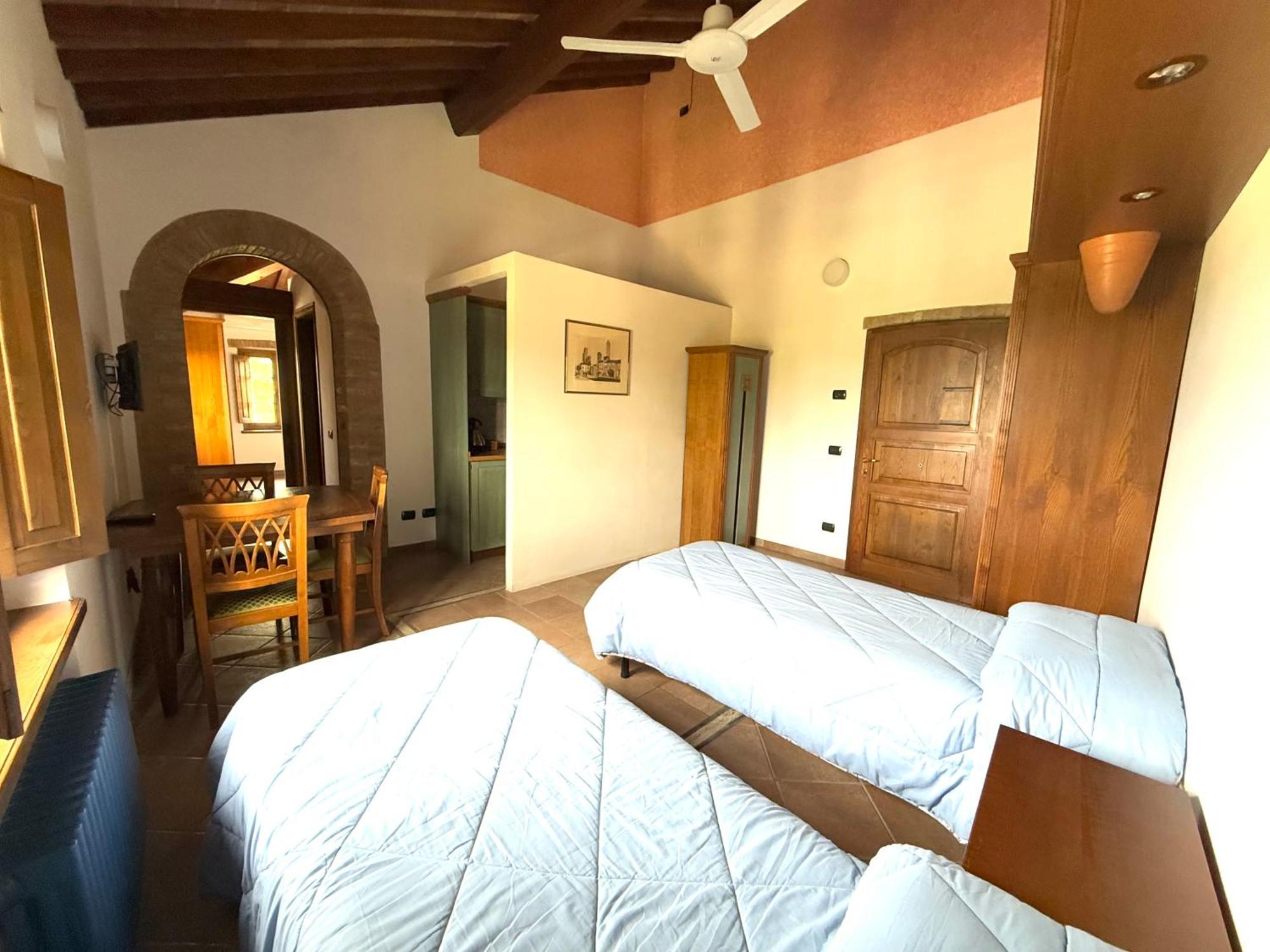 Bed & Breakfast Casale Gregoriano And Apartaments Сан-Джиминьяно Экстерьер фото